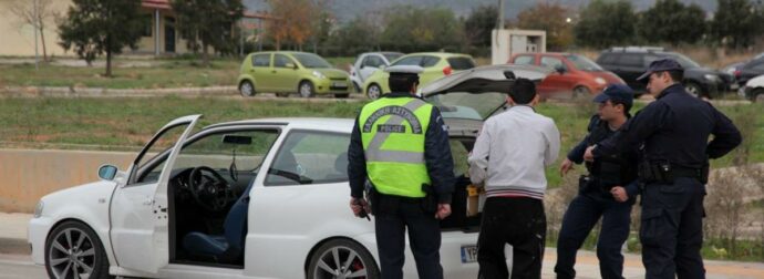 Ξεκινάει η 24ωρη παρουσία αστυνομικών σε καταυλισμούς Ρομά: Σε ποιες περιοχές θα δράσουν – Προσλαμβάνονται 50 διαμεσολαβητές