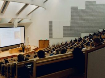 Τέλος εποχής για τους «αιώνιους φοιτητές»: Περίπου 290.000 διαγραφές – Εξαιρέσεις και παρατάσεις