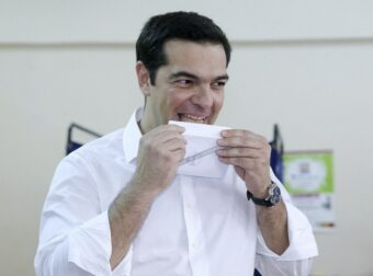Δημοσκόπηση: Πόσοι εμπιστεύονται τον Αλέξη Τσίπρα μετά την παραίτηση από τον ΣΥΡΙΖΑ;