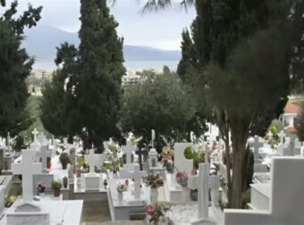 Σοκ στο νεκροταφείο Καλαμαριάς – Πήγε να κάνει εκταφή τον πατέρα του και είδε να τον μεταφέρουν τυλιγμένο σε σεντόνι μέσα σε…