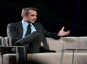 ΤΟΥΣ ΥΠΟΣΧΕΘΗΚΕ ΔΥΟ ΠΡΑΓΜΑΤΑ: ΤΑ ΜΕΤΡΑ ΤΟΥ ΜΗΤΣΟΤΑΚΗ ΓΙΑ ΝΑ ΑΝΟΙΞΟΥΝ ΤΟΝ ΔΡΟΜΟ ΟΙ ΑΓΡΟΤΕΣ