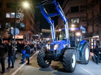 «Εμφύλιος» στα μπλόκα των αγροτών: Διαφωνίες για τη σύσκεψη στα Μάλγαρα και αιχμές κατά του ΚΚΕ