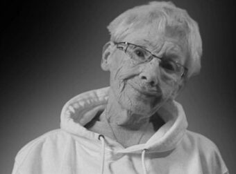 EpicGamerGrandma: Πέθανε σε ηλικία 78 ετών η πιο viral γιαγιά του TikTok