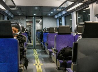 Η Hellenic Train διέκοψε τα δρομολόγια Λάρισα-Λειανοκλάδι λόγω υπερχείλισης του Ενιπέα