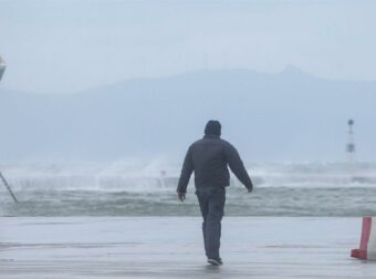 Ισχυροί άνεμοι το επόμενο 48ωρο: «Καμπανάκι» από τον Σάκη Αρναούτογλου – Στο «κόκκινο» 4 περιοχές