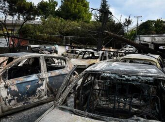 Μάτι: Συγγενείς θυμάτων κατά Αλέξη Τσίπρα για την «Ιθάκη» – «Δεν ανεχόμαστε τη χρήση της τραγωδίας μας ως εργαλείο προσωπικής αποκατάστασης»