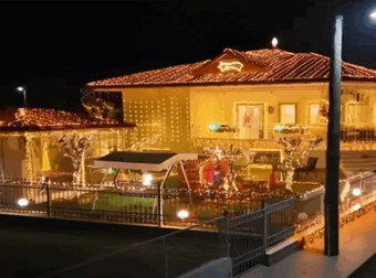 O κύριος Γιάννης στόλισε το σπίτι με 20.300 λαμπιόνια για τη σύζυγό του που λάτρευε τα Χριστούγεννα