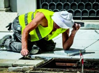Σοβαρό εργατικό ατύχημα στην Πάτρα: Στη ΜΕΘ οικοδόμος που έπεσε από τον τρίτο όροφο
