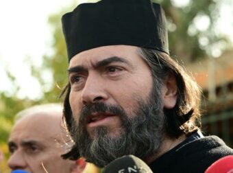 Ανατροπή στην υπόθεση της Κιβωτού: Ο βασικός μάρτυρας ανασκεύασε για τον πατέρα Αντώνιο – «Αυτός με έπεισε να πω ψέματα»