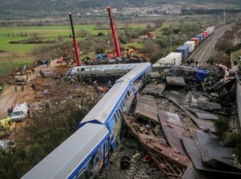 Τέμπη: Έφοδος του ΣΔΟΕ στα γραφεία του Συλλόγου Συγγενών Θυμάτων – Τι έχει μπει στο «κάδρο»