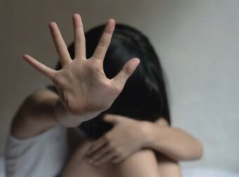 Θεσσαλονίκη: Ξεσπά η μητέρα ανηλίκου για τον βιασμό της 13χρονης – «Δεν φαίνεται το παιδί μου στο βίντεο»