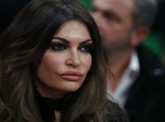 Κίμπερλι Γκιλφόιλ: «Ο Θεός να ευλογεί την Ελλάδα και τις ΗΠΑ» – Η εντυπωσιακή εμφάνιση και οι ευχές για τα Χριστούγεννα