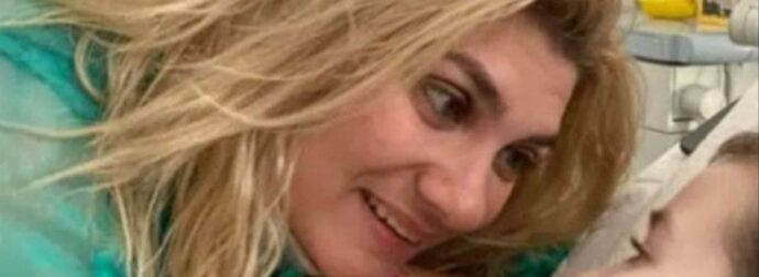 Aγνώριστη, σκιά… του εαυτού της με σκούρο μαλλί και στο λαιμό της να κρέμονται αυτά τα 4 πράγματα: Έφτασε στο Εφετείο η Πισπιρίγκου – Σοκάρει η νέα της εικόνα