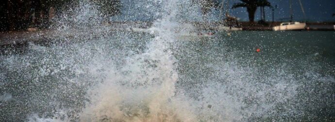 Τραγωδία στο Άστρος: Τι είναι το «βουβό κύμα» swell που παρέσυρε στον θάνατο τον λιμενικό