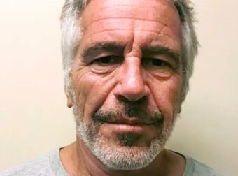 Το απαγορευμένο βίντεο από τους φακέλους Έπσταϊν που κατέβασαν, το ξαναβρήκαμε – Δείτε το τώρα πριν το «εξαφανίσουν» τα γνωστά κέντρα