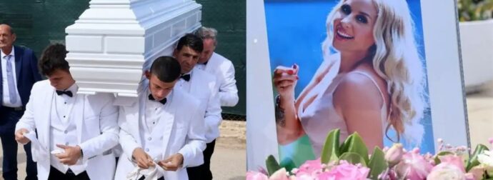 Γωγώ Μαστροκώστα: Έφτασε η σορός της στην εκκλησία – Σε λευκό φέρετρο, παντού ροζ τριαντάφυλλα και ο Τραϊανός… τραγική φιγούρα, συντετριμμένος και αμίλητος