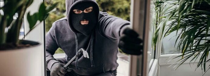 Μην βάζεις ποτέ λεφτά και κοσμήματα εκεί! Αυτό είναι το πρώτο δωμάτιο που ψάχνουν οι κλέφτες όταν μπαίνουν σε ένα σπίτι – Ο λόγος