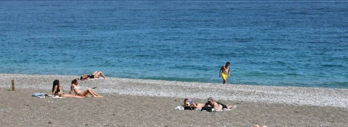 Καιρός Αγίου Πνεύματος: Με ήλιο, υψηλές θερμοκρασίες και λίγες μπόρες το τριήμερο – Η αναλυτική πρόγνωση