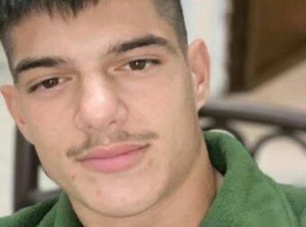 Κρήτη: Στον τάφο του αγαπημένου του παππού ο Νικήτας Γεμιστός – Δείτε φωτογραφία
