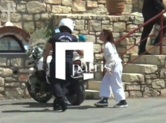 Κρήτη: Χαμός στην κηδεία του 21χρονου! Η αδελφή του επιτέθηκε στους αστυνομικούς ουρλιάζοντας (Βίντεο)
