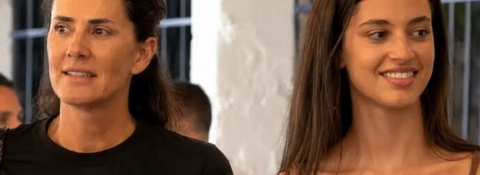 Μύκονος: Η σπάνια εμφάνιση της Εύης Αδάμ με την κόρη της στο νησί τον ανέμων