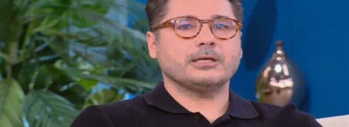 Λάμπρος Κωνσταντάρας: Ούρλιαζε στο κέντρο της Γλυφάδας – «Καμαρώστε μια @@@@@» – Όταν κατέλαβαν τι έγινε όλοι τον χειροκρατούσαν