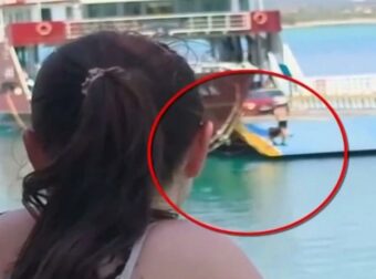 Ελαφόνησος: Τι λέει ο πλοιοκτήτης που κολυμπούσε προς το πλοίο με ανοιχτό τον καταπέλτη – «Λειτούργησα τελείως ενστικτωδώς»
