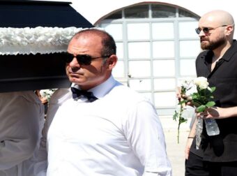 Μιχάλης Μόσιος: To τελευταίο αντίο στον αγαπημένο «Ταμτάκο» – «Κάποιοι τον απαξίωσαν λόγω της εποχής της βιντεοκασέτας»