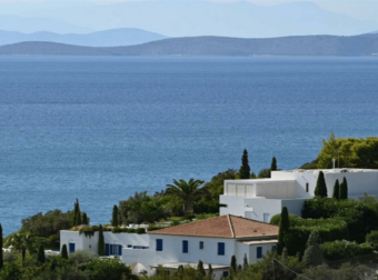 Οι καλοκαιρινοί «παράδεισοι» των βασιλικών οικογενειών: Από το Μπαλμόραλ μέχρι τη Μαγιόρκα και την Ελλάδα