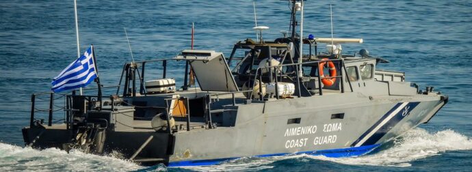 Πτώμα με στολή δύτη και βατραχοπέδιλα εντοπίστηκε ανοιχτά της Νάξου