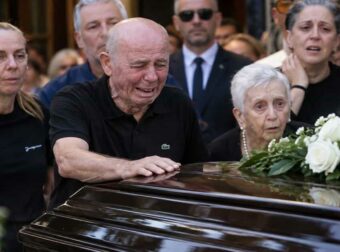Κηδεία Μαζωνάκη: H εντολή του πατέρα του – «Αυτό είναι το αντικείμενο που θα βάλετε μέσα στο φέρετρο του γιου μου»