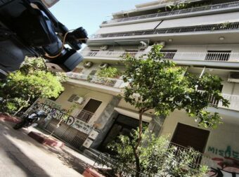 Αγόρι περίπου 9 μηνών το νεκρό βρέφος στην Κυψέλη – Η δολοφονία του έγινε με ένα μαχαίρι, το μωρό ήταν ξαπλωμένο μπρούμυτα