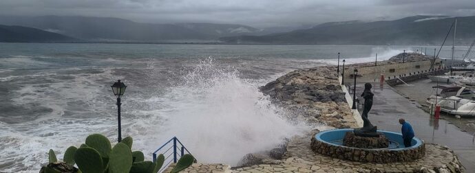 Έρχονται βροχές και καταιγίδες τις επόμενες ώρες – Ποιες περιοχές κινδυνεύουν και πότε επιστρέφει το καλοκαίρι