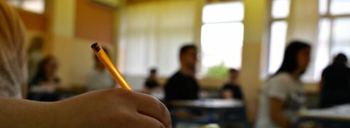 Αξιολόγηση μαθητών PISA: Σχεδόν 1 στους 2 Έλληνες μαθητές δυσκολεύεται στην κατανόηση κειμένου και στο να κάνει απλές πράξεις (video)