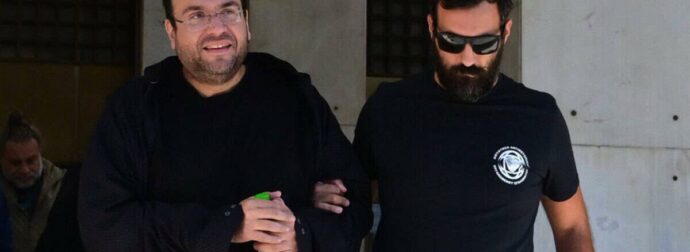 Στον ανακριτή ο Φίλιππος Καμπούρης και η σύζυγός του: «Είμαι αθώος, είναι σκευωρία», είπε φεύγοντας από τη ΓΑΔΑ (video)