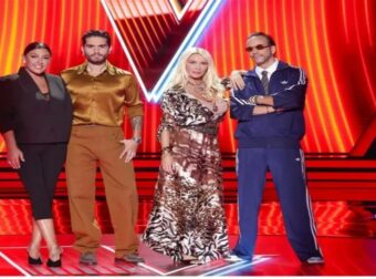 The Voice – Πάολα: Η πρώτη εμφάνιση στην καρέκλα του Μαζωνάκη και το φιλί στο στόμα με την Παπαρίζου