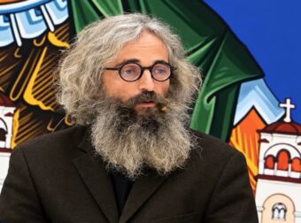Άρης Σερβετάλης: «Αν ερχόταν ο Χριστός και με ρωτούσε τι θέλω να μου χαρίσει, θα του έλεγα “θέλω να με πάρεις μαζί σου στη βασιλεία του Θεού”»