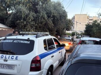 ΕΚΤΑΚΤΟ: Γυναίκα βρέθηκε δολοφονημένη στο σπίτι της – Κρατούνται ο γιος και ο ανιψιός της (video)