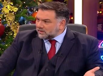 The 2night show: «Παγωτό» ο Αρναούτογλου – Πασίγνωστή τραγουδίστρια ανακοίνωσε στον αέρα πως είναι έγκυος 6,5 μηνών έγκυος και δεν φαίνεται… τίποτα